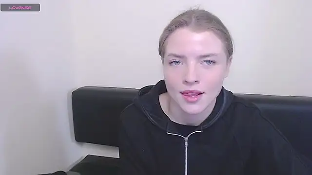 Snapshot of MissOliviaa_ chatting on December 2024 11:36:02 AM MissOliviaa online show from December 2024 11:36:02 AM