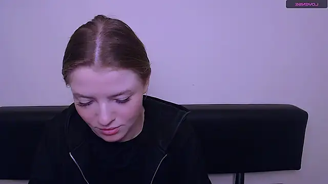 Snapshot of MissOliviaa_ chatting on December 2024 08:02:01 AM MissOliviaa online show from December 2024 08:02:01 AM