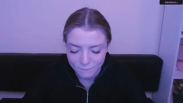 Snapshot of MissOliviaa_ chatting on December 2024 07:37:02 AM MissOliviaa online show from December 2024 07:37:02 AM