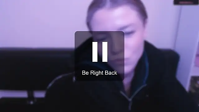 Snapshot of MissOliviaa_ chatting on December 2024 10:43:01 AM MissOliviaa online show from December 2024 10:43:01 AM