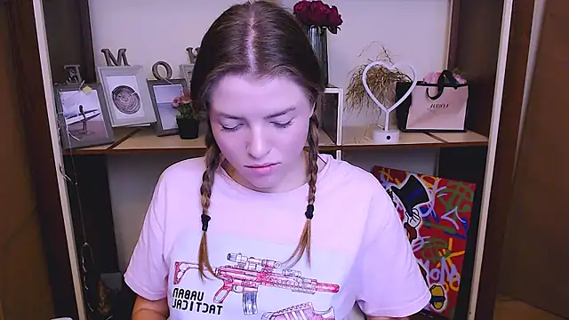 Snapshot of MissOliviaa_ chatting on January 2025 12:47:02 PM MissOliviaa online show from January 2025 12:47:02 PM