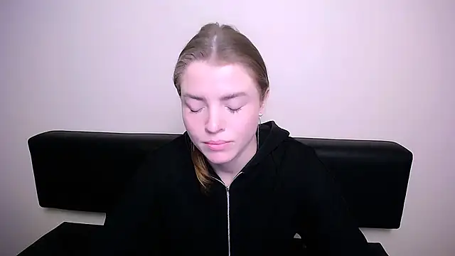 Snapshot of MissOliviaa_ chatting on January 2025 08:43:01 AM MissOliviaa online show from January 2025 08:43:01 AM