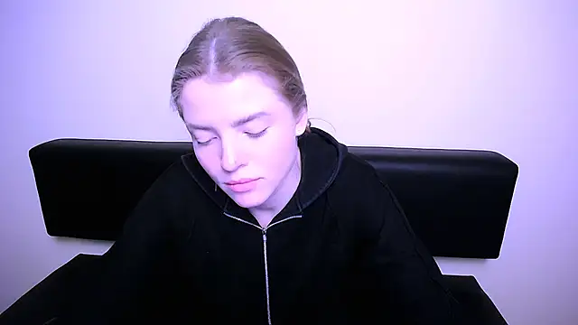 Snapshot of MissOliviaa_ chatting on January 2025 02:49:02 PM MissOliviaa online show from January 2025 02:49:02 PM