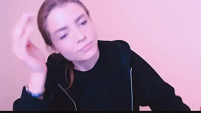 Snapshot of MissOliviaa_ chatting on February 2025 11:25:02 AM MissOliviaa online show from February 2025 11:25:02 AM