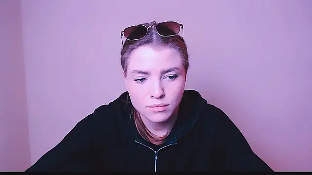 Snapshot of MissOliviaa_ chatting on February 2025 02:26:02 PM MissOliviaa online show from February 2025 02:26:02 PM