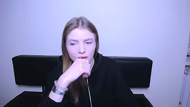 Snapshot of MissOliviaa_ chatting on February 2025 08:38:01 AM MissOliviaa online show from February 2025 08:38:01 AM