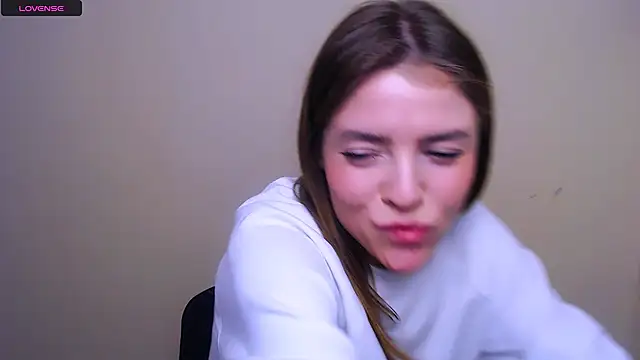 Snapshot of MissOliviaa_ chatting on February 2025 10:47:02 AM MissOliviaa online show from February 2025 10:47:02 AM