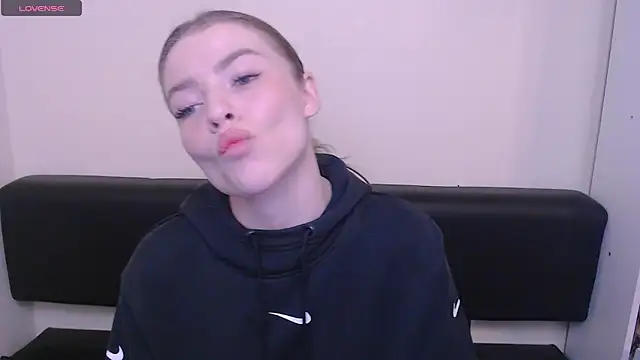 Snapshot of MissOliviaa_ chatting on March 2025 01:40:01 PM MissOliviaa online show from March 2025 01:40:01 PM