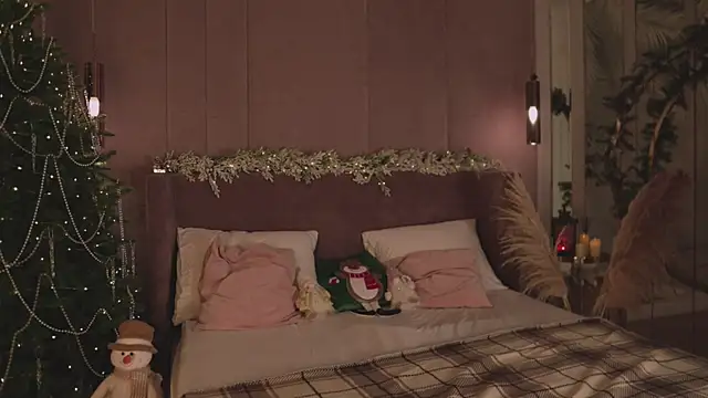 Smiley Mia online show from December 2025 05:14:02 AM