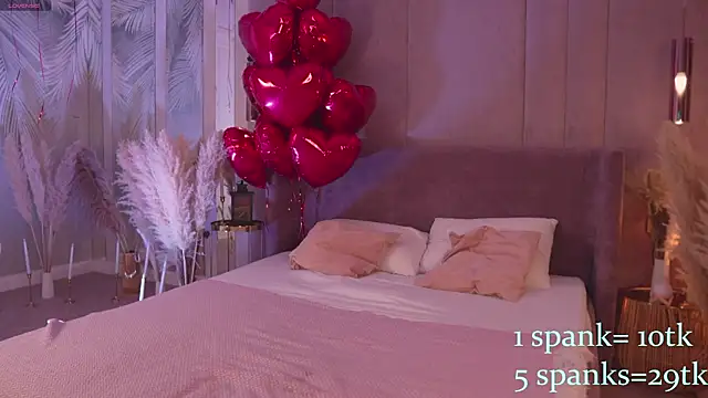 Smiley Mia online show from February 2026 05:05:02 AM