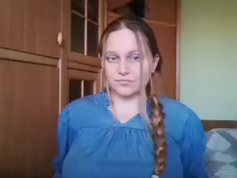 Evasapples online show from December 2024 01:01:02 PM