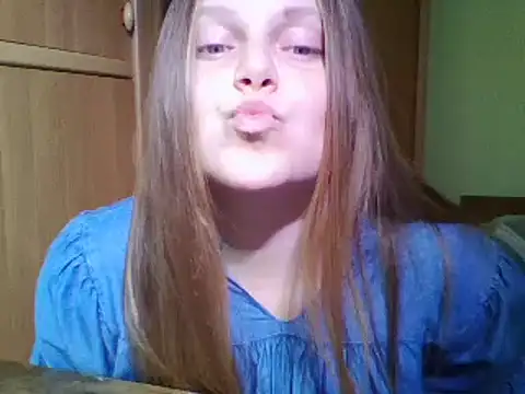 Evasapples online show from December 2024 04:05:02 PM