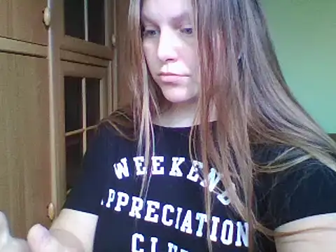 Evasapples online show from February 2025 10:57:01 AM