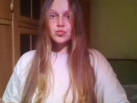 Evasapples online show from February 2025 02:59:01 PM