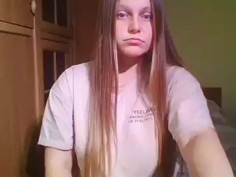 Evasapples online show from February 2025 07:16:01 PM