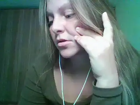 Evasapples online show from September 2025 03:35:02 PM