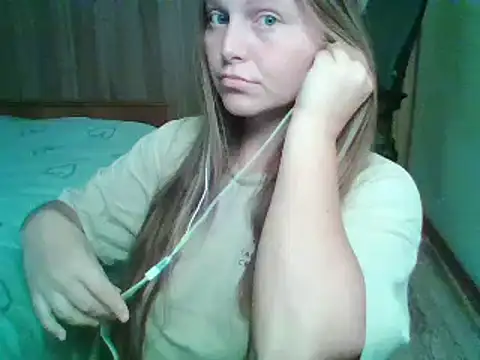 Evasapples online show from October 2025 06:19:02 PM