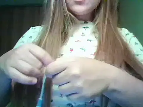 Evasapples online show from October 2025 09:37:01 PM