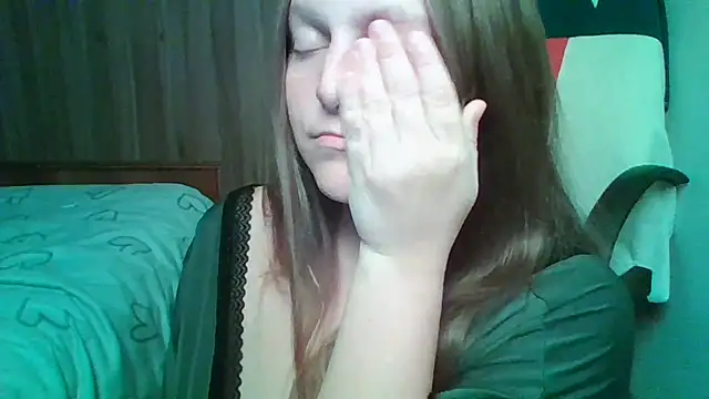 Evasapples online show from November 2025 09:58:01 PM