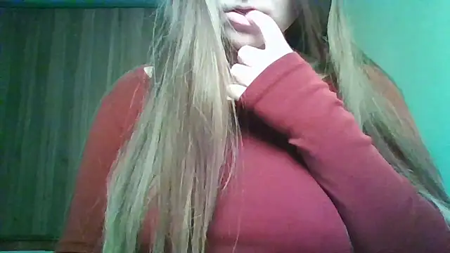 Evasapples online show from April 2026 08:20:01 PM