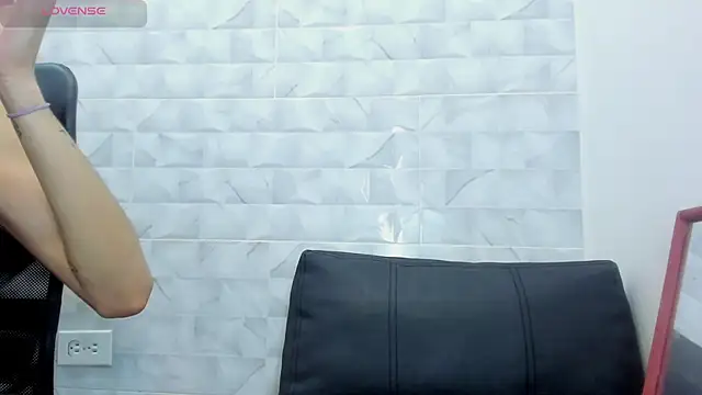 Snapshot of Realbadbxtch chatting on February 2025 08:03:01 PM Realbadbxtch online show from February 2025 08:03:01 PM