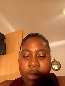 Snapshot of KennyBigWoman chatting on November 2025 10:03:01 AM KennyBigWoman online show from November 2025 10:03:01 AM