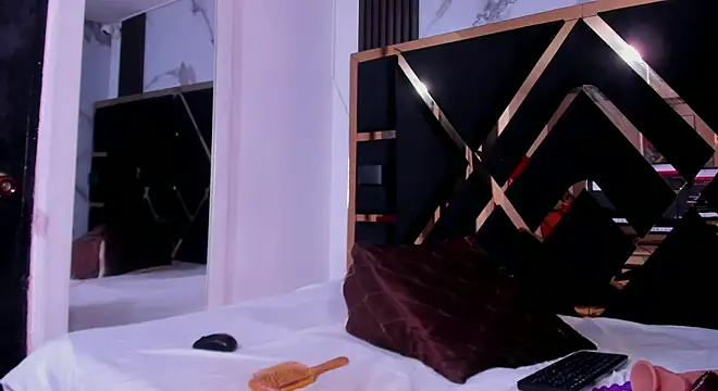 tifany bigdick online show from October 2025 05:45:02 PM