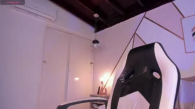 Snapshot of emma_carterr1 chatting on December 2024 10:12:02 PM emma carterr1 online show from December 2024 10:12:02 PM