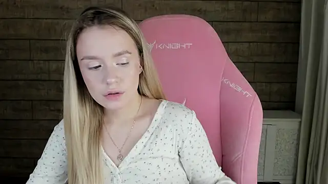 MilanaBalmain online show from April 2026 04:18:02 AM