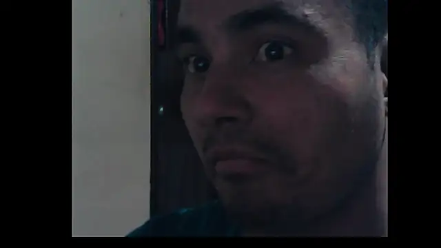 Snapshot of GUSEINSADAT chatting on January 2025 12:33:01 AM GUSEINSADAT online show from January 2025 12:33:01 AM