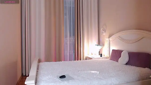 Snapshot of Avylew chatting on September 2025 08:21:02 PM Avylew online show from September 2025 08:21:02 PM