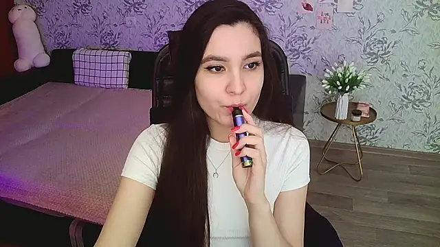 Snapshot of annie_shine chatting on December 2024 03:54:02 AM annie shine online show from December 2024 03:54:02 AM