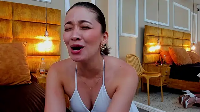 Snapshot of adarussell chatting on January 2025 04:06:01 PM adarussell online show from January 2025 04:06:01 PM