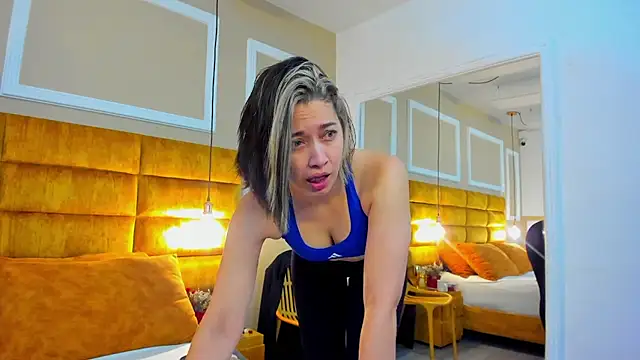 Snapshot of adarussell chatting on December 2025 02:10:02 PM adarussell online show from December 2025 02:10:02 PM