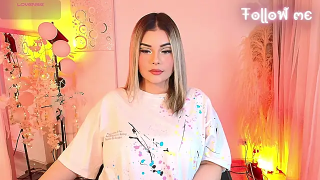 Snapshot of Ladydream1 chatting on September 2025 11:37:01 PM Ladydream1 online show from September 2025 11:37:01 PM