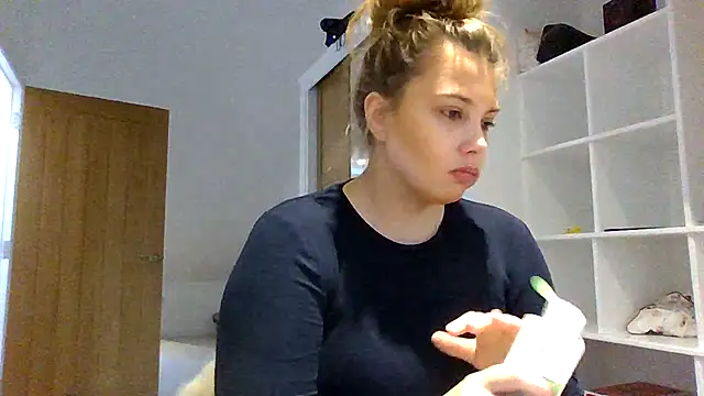 Krystal Tx online show from November 2025 08:59:01 AM