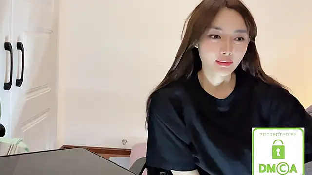 SarahYang online show from May 2026 06:20:01 AM
