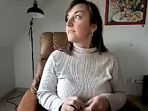 Snapshot of stunning_Rosi chatting on December 2024 12:05:02 PM stunning Rosi online show from December 2024 12:05:02 PM