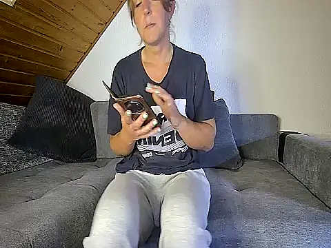 Snapshot of stunning_Rosi chatting on September 2025 10:15:02 AM stunning Rosi online show from September 2025 10:15:02 AM