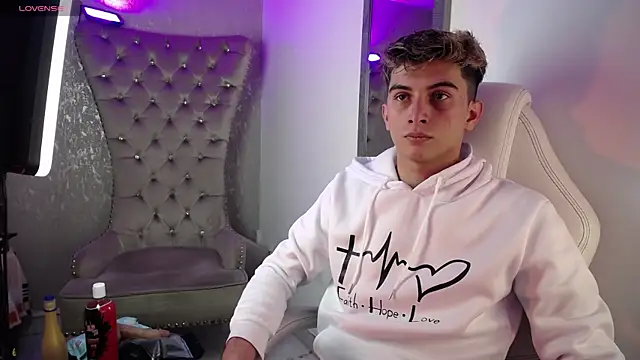 Snapshot of MrWilliseo chatting on September 2025 07:58:02 PM MrWilliseo online show from September 2025 07:58:02 PM