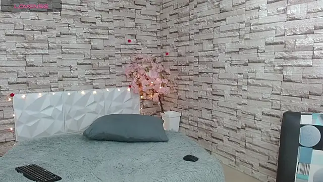 Snapshot of Vanse_lust chatting on March 2025 02:16:01 AM Vanse lust online show from March 2025 02:16:01 AM