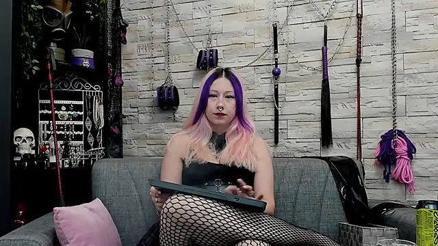 Snapshot of CruelMistress chatting on November 2025 03:07:02 PM CruelMistress online show from November 2025 03:07:02 PM