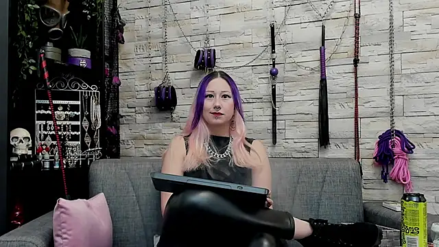 Snapshot of CruelMistress chatting on November 2025 03:12:02 PM CruelMistress online show from November 2025 03:12:02 PM