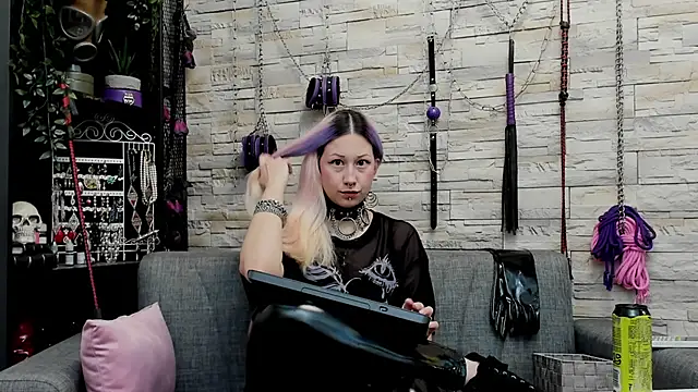 Snapshot of CruelMistress chatting on December 2025 12:52:02 AM CruelMistress online show from December 2025 12:52:02 AM