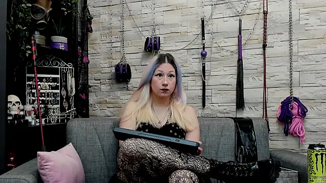 Snapshot of CruelMistress chatting on December 2025 12:48:02 AM CruelMistress online show from December 2025 12:48:02 AM