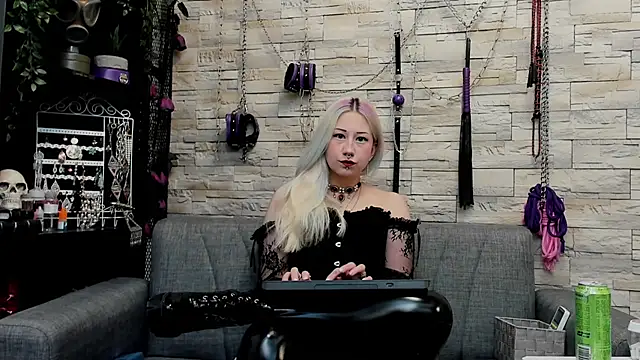 Snapshot of CruelMistress chatting on May 2026 12:49:01 AM CruelMistress online show from May 2026 12:49:01 AM