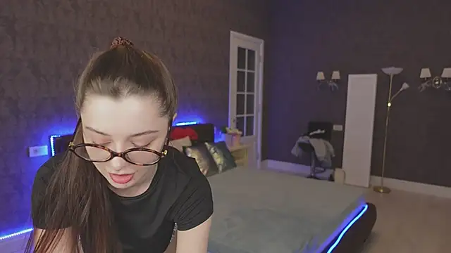 DinaCandy online show from March 2025 11:18:01 AM