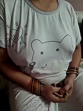 milf-kaira online show from November 2025 04:41:01 PM