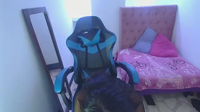 Snapshot of zoe_connor19 chatting on March 2025 07:37:02 PM zoe connor19 online show from March 2025 07:37:02 PM