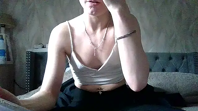 Petite moi online show from March 2026 12:00:02 PM